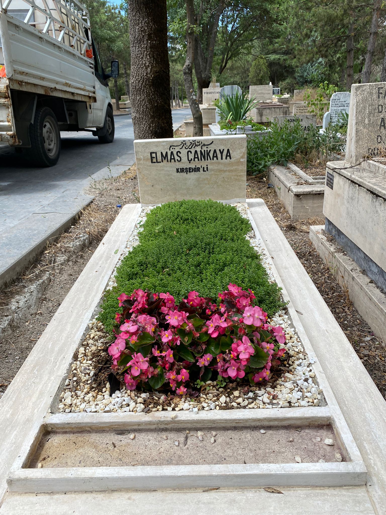 ay-mezar-bakim-hizmetleri-00 (16) ay-mezar-bakim-hizmetleri-00 (16)